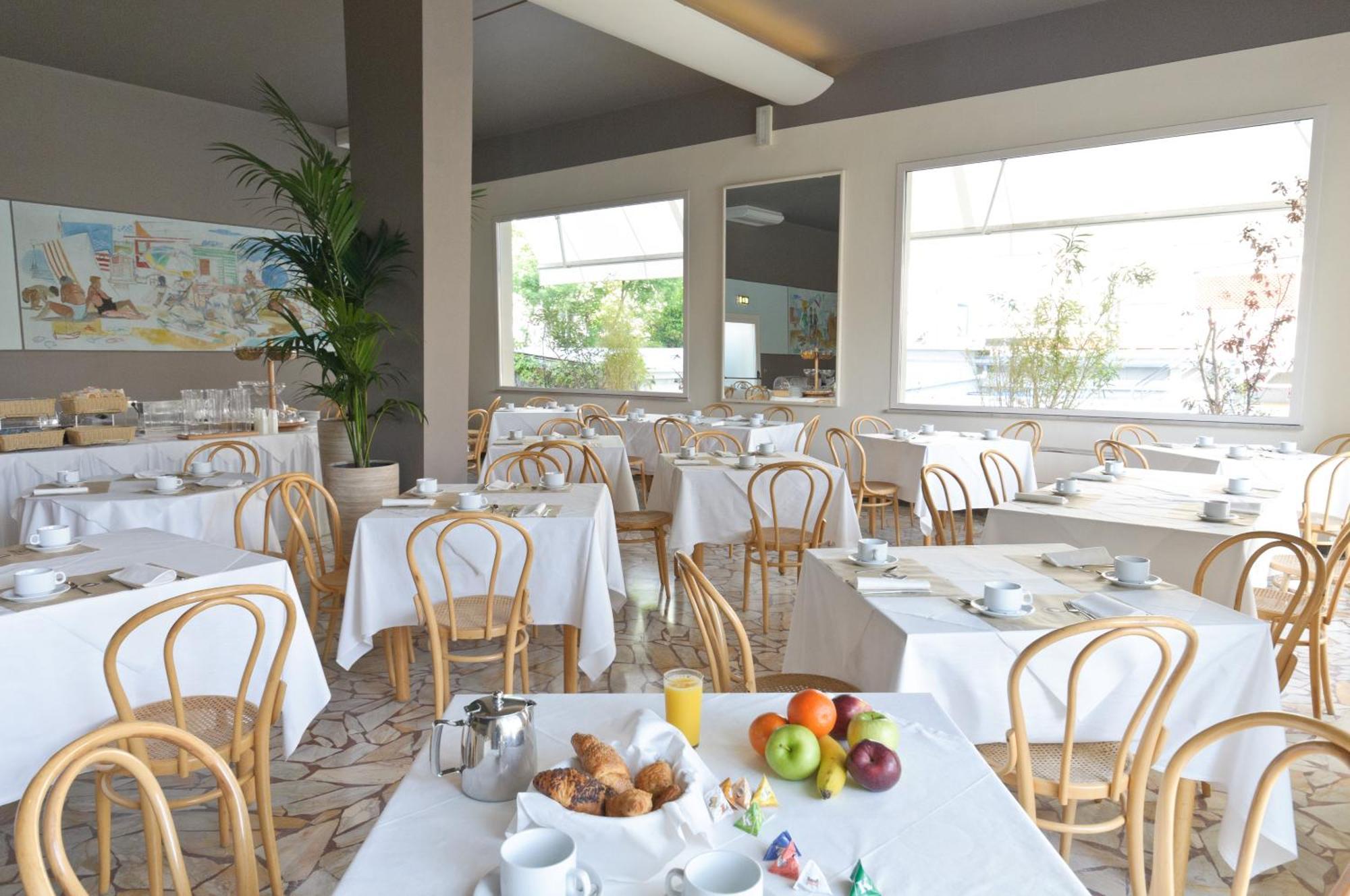 Hotel Trionfal Мілано-Маріттіма Екстер'єр фото